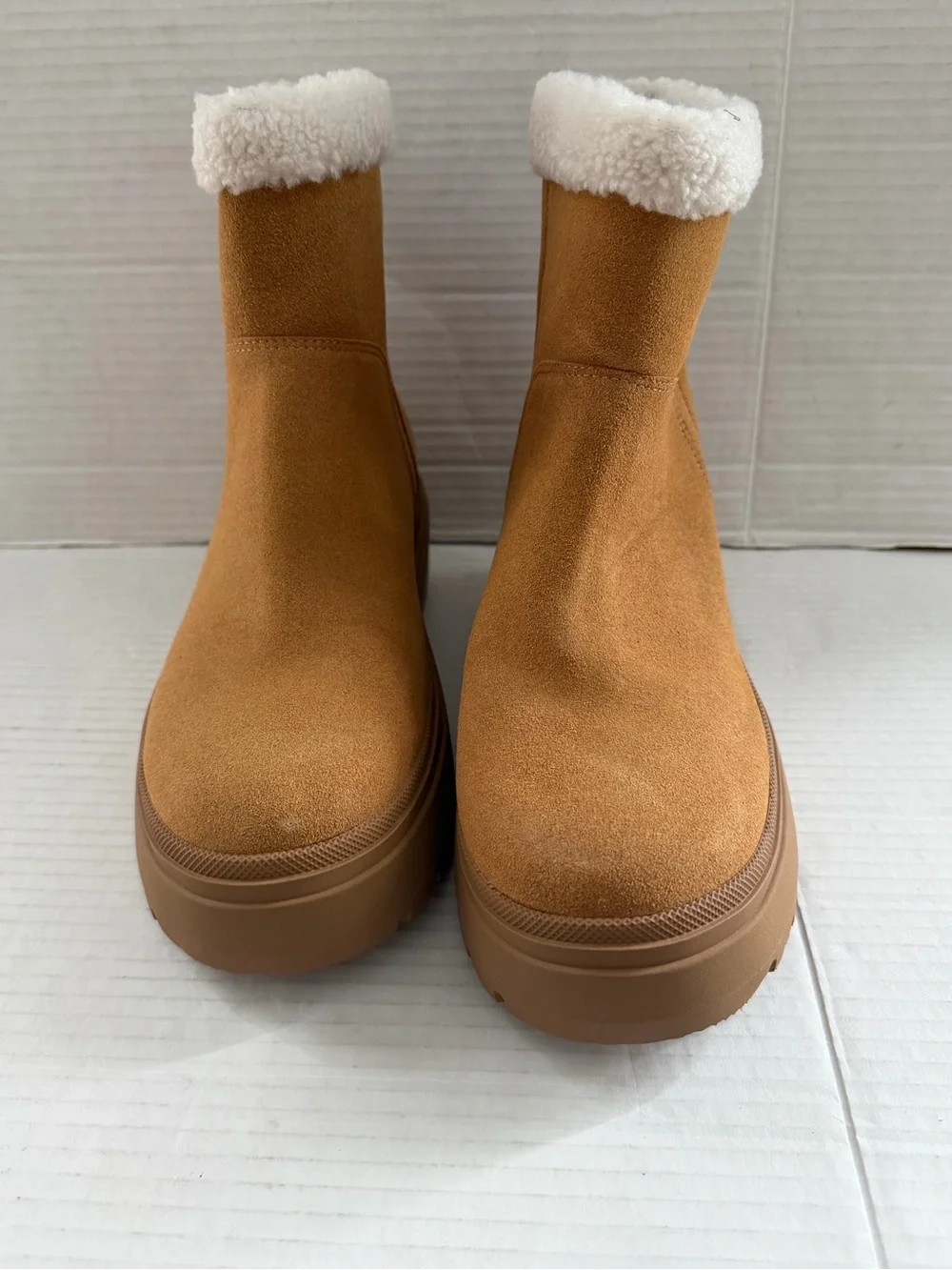 Tommy Hilfiger Pillowi Women's 7.5 Platform faux fur suede Ankle Boots tan